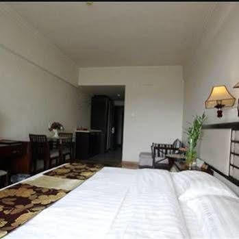 Green Bamboo Hotel Гуейлин Екстериор снимка