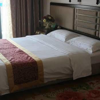 Green Bamboo Hotel Гуейлин Екстериор снимка